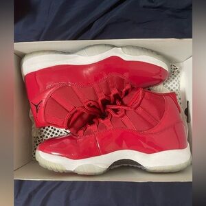 I am selling these Jordan 11 win like 96 only wore them twice shoot me offer